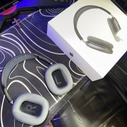 Apple Air Pod Maxs Starlight black FREE