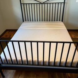 Queen Size Bed Frame With Leesa Mattress 