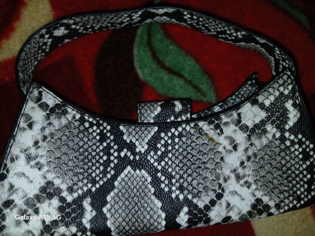 Small Blk&Wt Handbag 