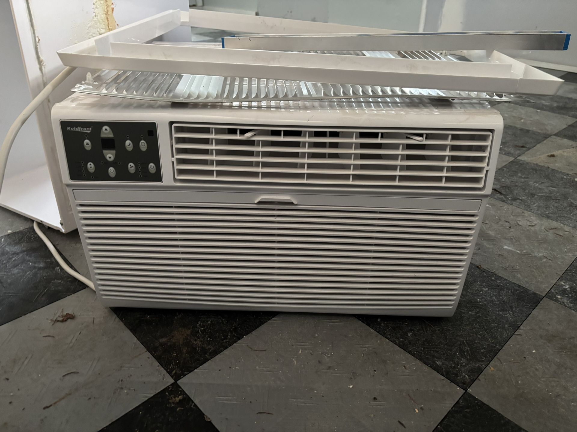 Koldfront Wall A/C with Heater