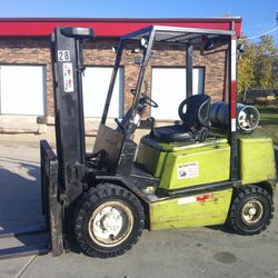 6000 LB. Capacity Yale Pneumatic Forklift 