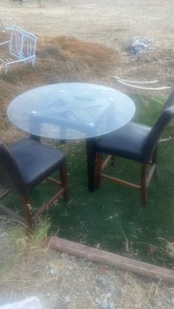 Glass table with 2 chairs