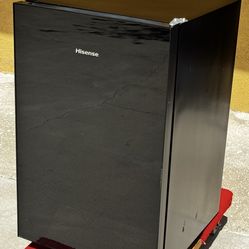 Hisense 4.4-cu ft Mini Fridge ( Black stainless steel ) ENERGY STAR