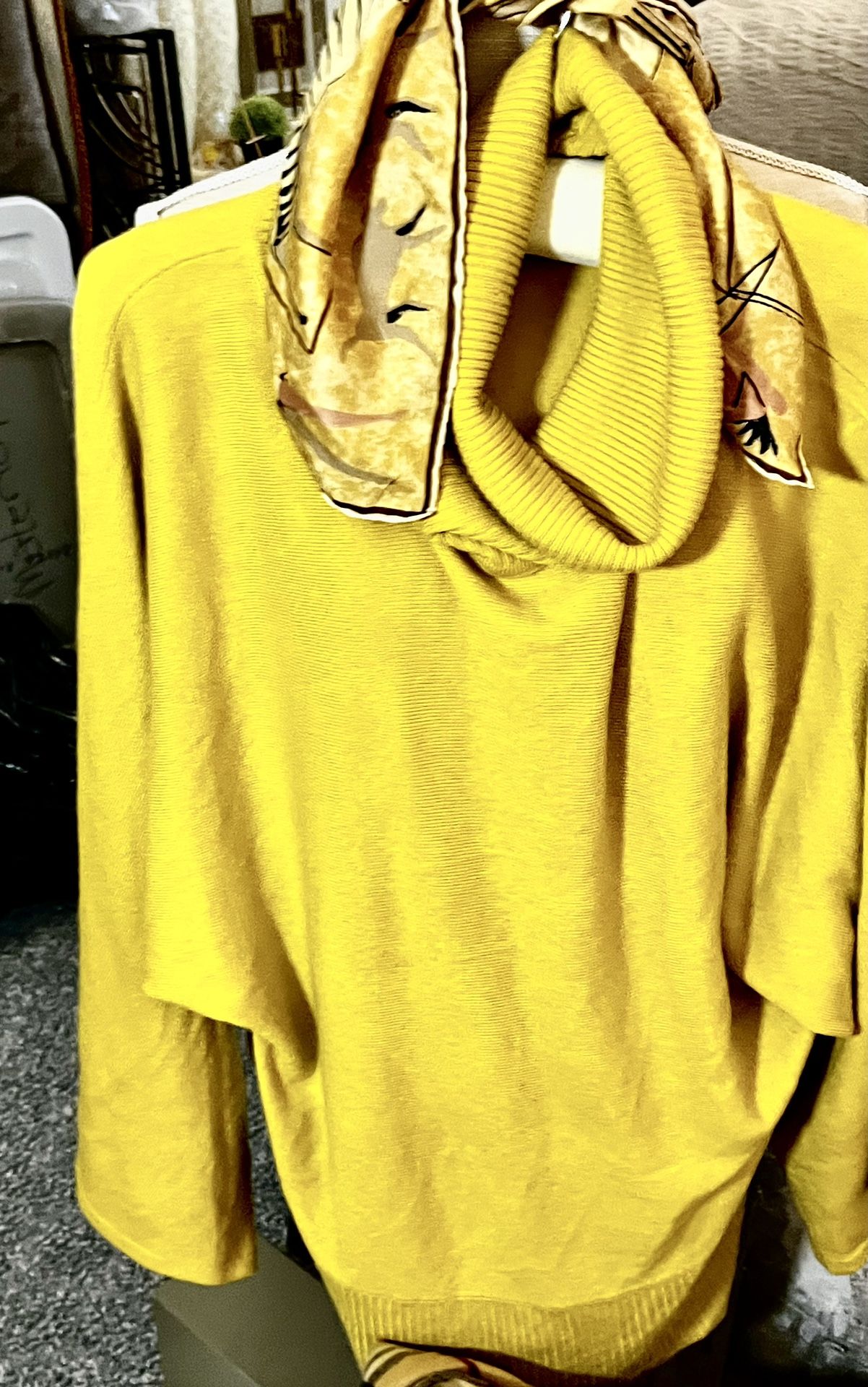 BCBGMAXAZRIA XL :Mustard Yellow Soft Sweater New!!