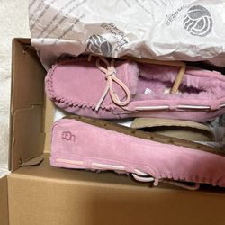 Pink Ugg slipper 