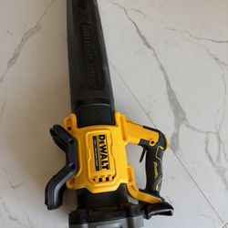 DEWALT 20V MAX 125 MPH 450 CFM Brushless Cordless Handheld Leaf Blower with Concentrator Nozzle (Tool Only)