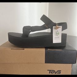 NEW URBAN OUTFITTERS FLATFORM SANDAL 