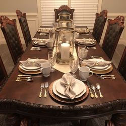 Gorgeous Luxury Dining Table & Chairs (dishes & decor not included)