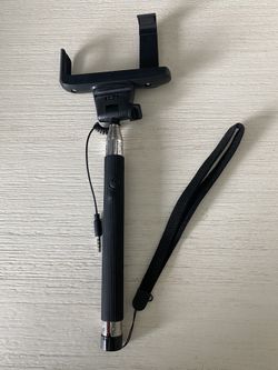 Adjustable selfie stick