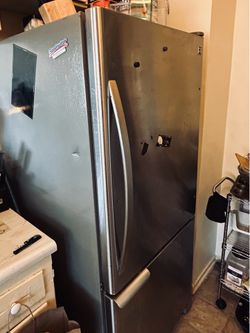 Stainless Steel Kenmore Fridge with bottom freezer