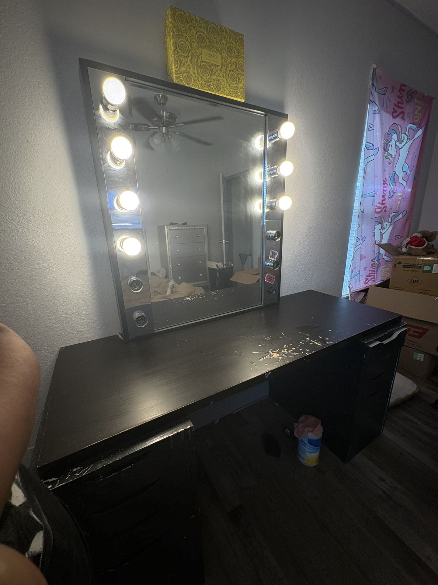 Girls vanity