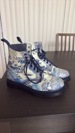 RARE DR MARTENS PASCAL WILLOW CRISTAL BOOTS US 7 BLUE WHITE CHINA SCENE