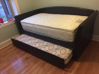 Day bed with trundle!! Free delivery