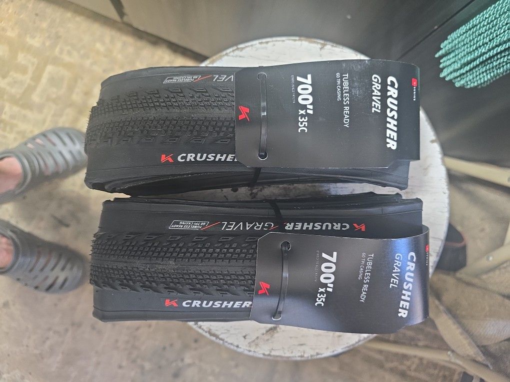 Two Brand New Kenda Crusher Gravel Tires Size 700x35c