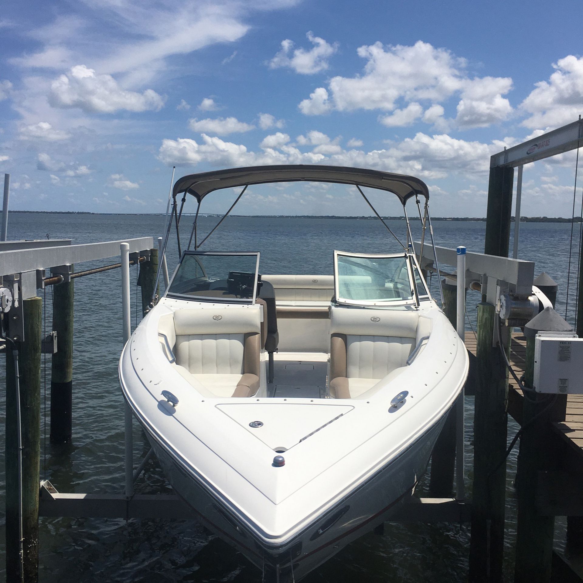 Photo 2013Cobalt 276 White 28 Ft 172 Hours 370 HP Inboard Outboard Motor