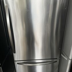 REFRIGERATOR KITCHEN AID 33”