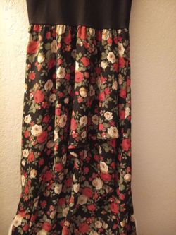 Es un vestido talla mediana