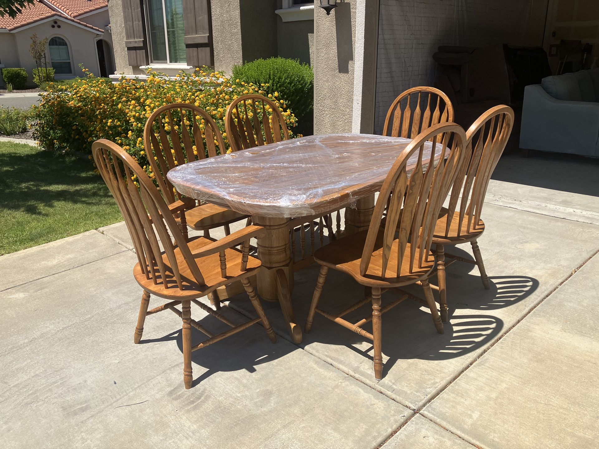 FREE DELIVERY - Table & Chairs set