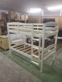 Twin bunkbeds