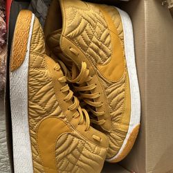 Women’s Nike Blazer Mid Yellow  USA: 10, UK: 7.5, EUR: 42, CM:27