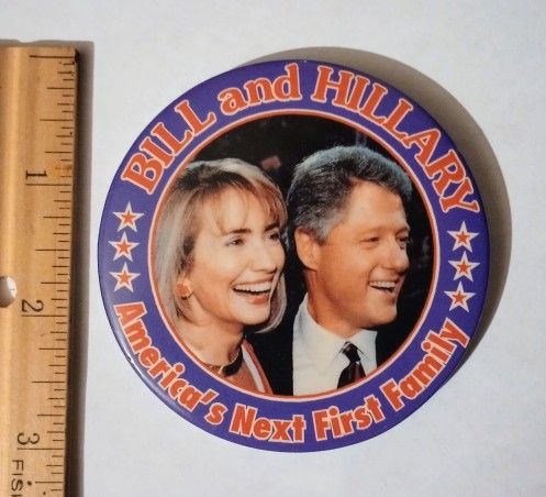 1993 President Bill Hillary Clinton America’s Next First Family Vintage Collectible Button Pinback Lapel Pin A-1
