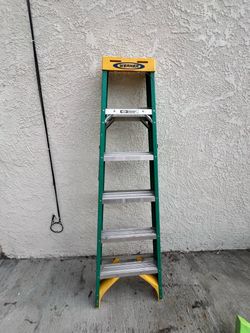6’ folding ladder