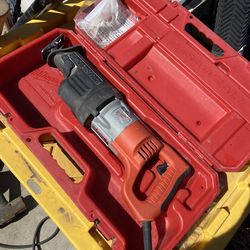 Milwaukee Sawzall 6.5 Amp with case works Great in South Scottsdale  101 & E Thomas rd