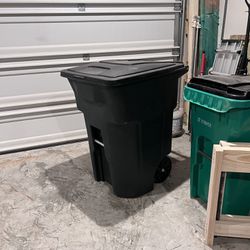 Toter 96 Gallon Outdoor Trash Can