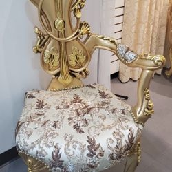 Unusual guitar Chair