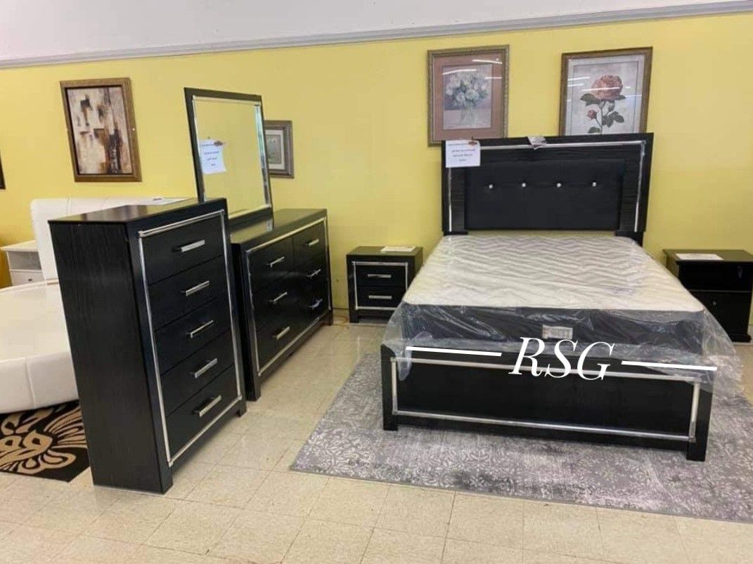 Black Color Queen Bedroom Set;Bed Frame, Dresser, Nightstand, Mirror 🌟No Needed Credit Check ⚡ $39 Down Payment with Financing
2030
