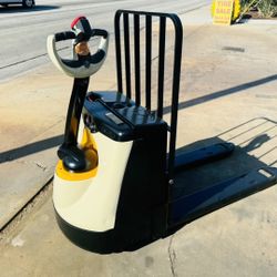 Crown Electrc Pallet Jack 4500 Lbs 
