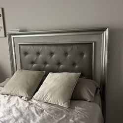 Queen size Bedroom Set 