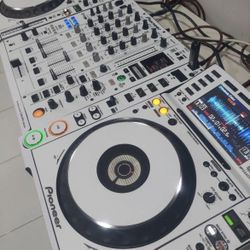 Pair 2x Pioneer CDJ-2000NXS & DJM-900NXS White Skin 2000
900 Nexus Turntable JP