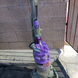 Dyson DC41 Animal Bagless Vacuum Cleaner