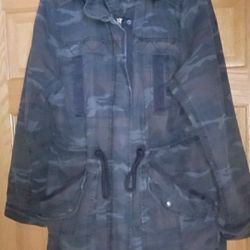 BNWOT WOMEN'S AMERICAN EAGLE OUTFITTERS CAMOUFLAGE COAT WITH REMOVABLE FAUX FUR TRIM HOOD SIZE XL 