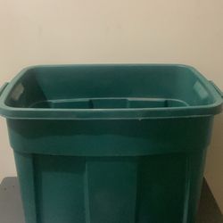 Rubbermaid Storage Box