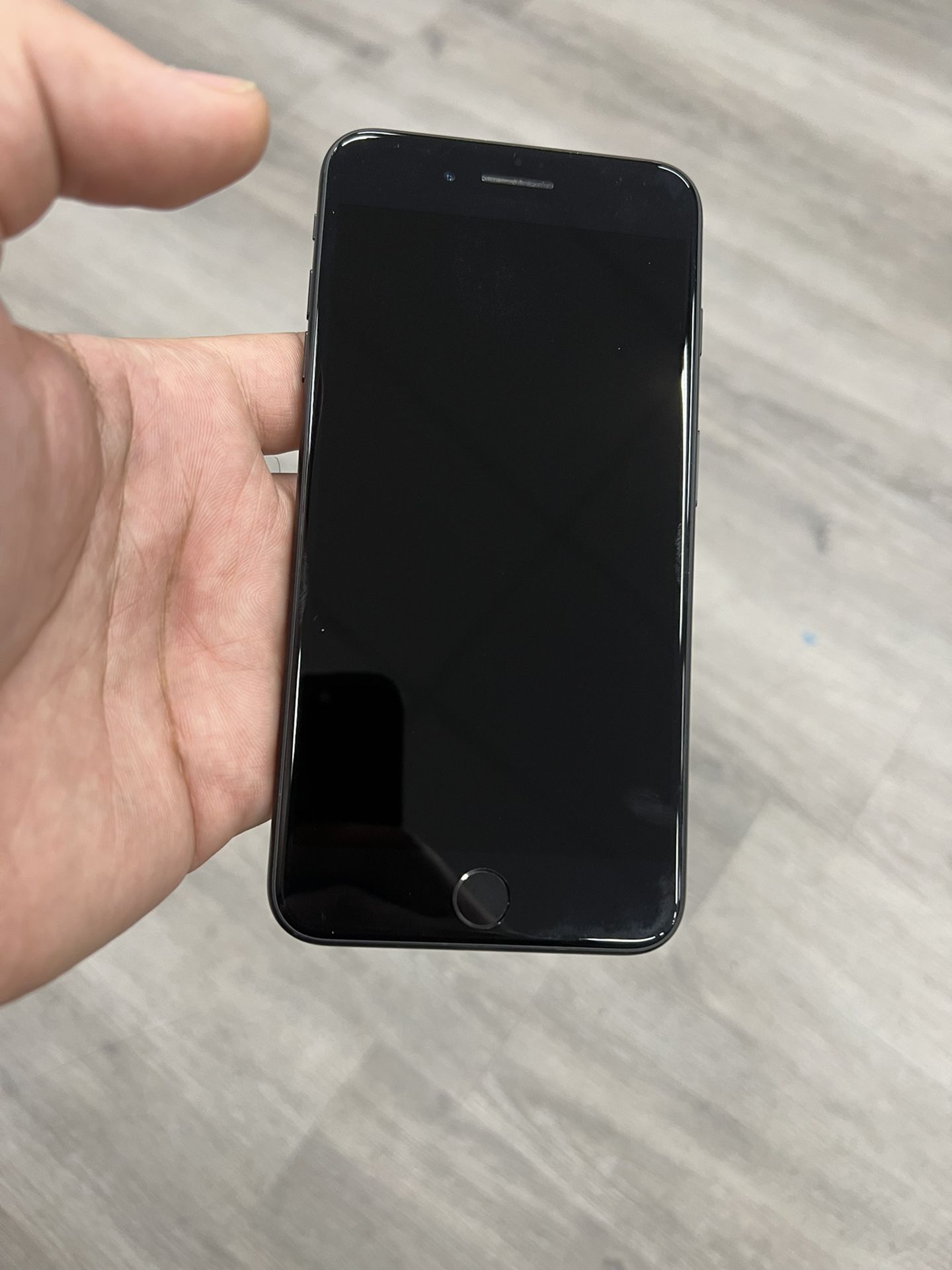 Unlocked IPhone 7 Plus Black 32 GB