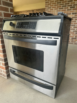 Dual Fuel Range in good condition, Greenville MS