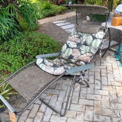 Lounge chair with cushion