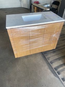 Vinnova 705742-NW-GW San 42 Inch Free-standing Single Bath Vanity with White Grain Composite Stone Top, Natural Walnut