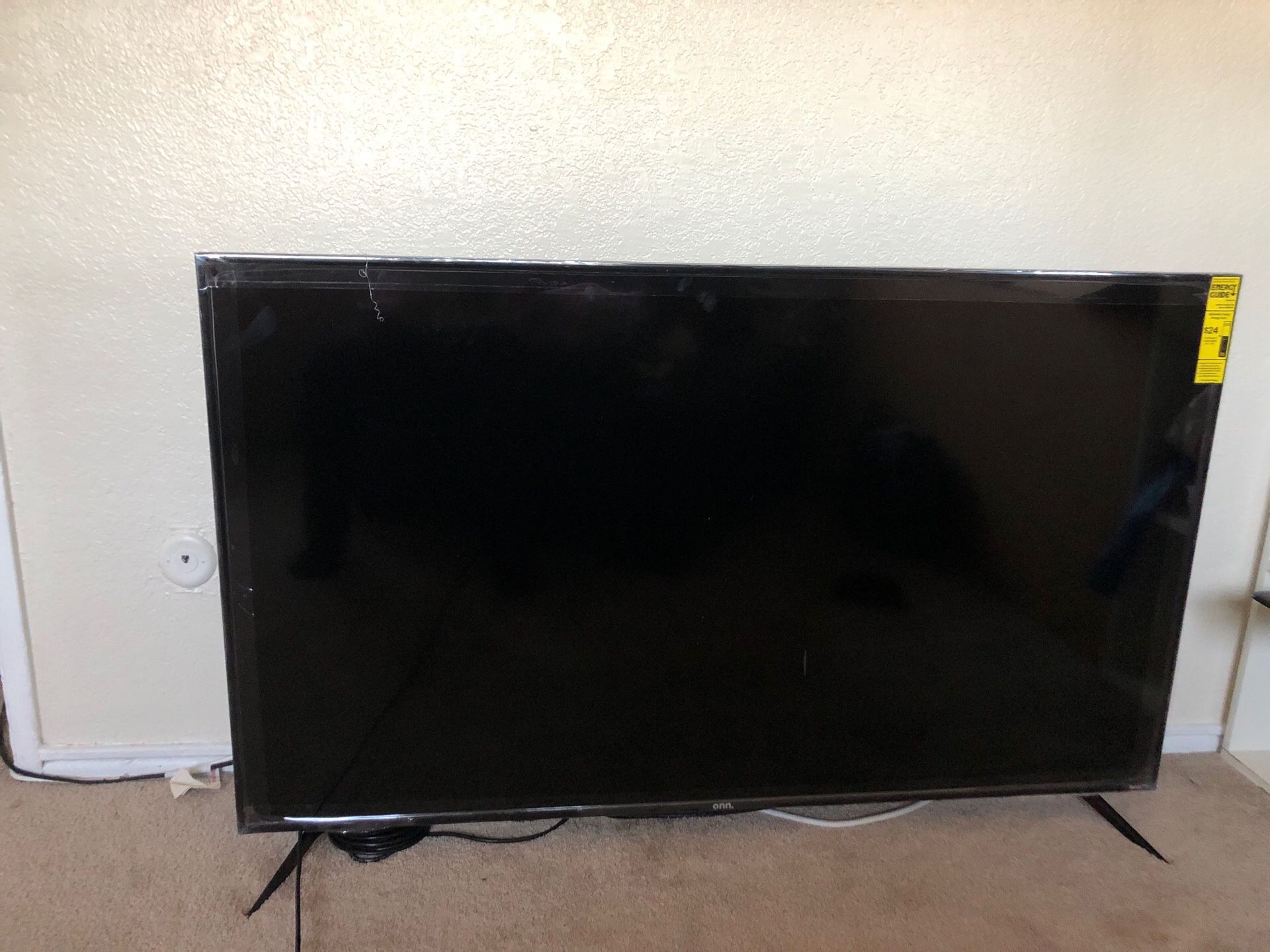 ONN TV 58 inches. Cracked screen. I’m selling it for 50 dollars. Anyone that could fix it that would be great.