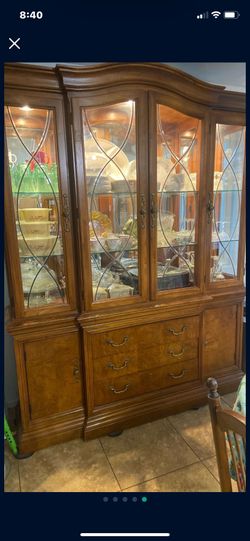 Thomasville Elegant Lighted China Hutch