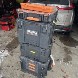 RIDGID rolling toolbox 