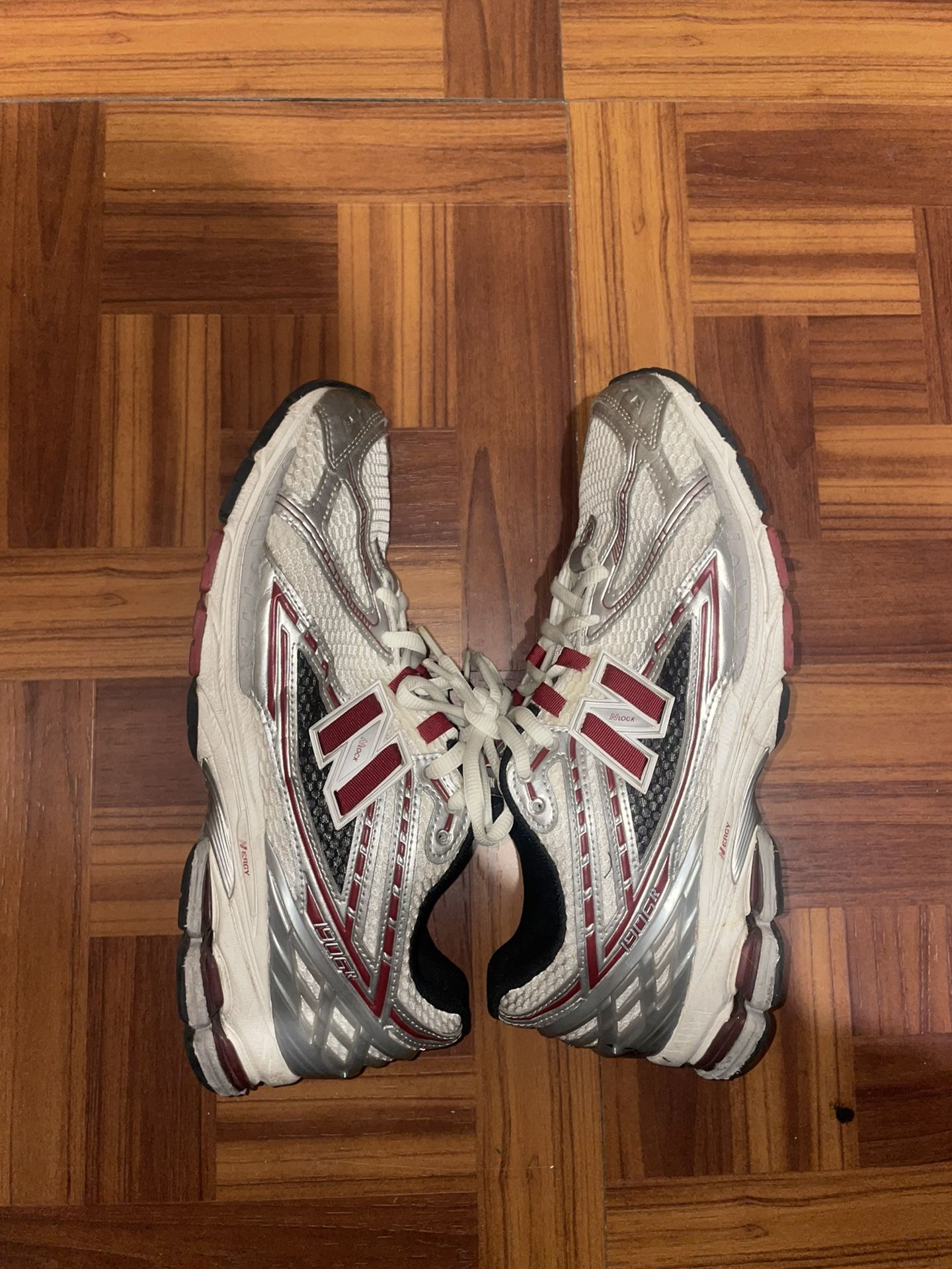 New Balance 1906R Silver Classic Crimson