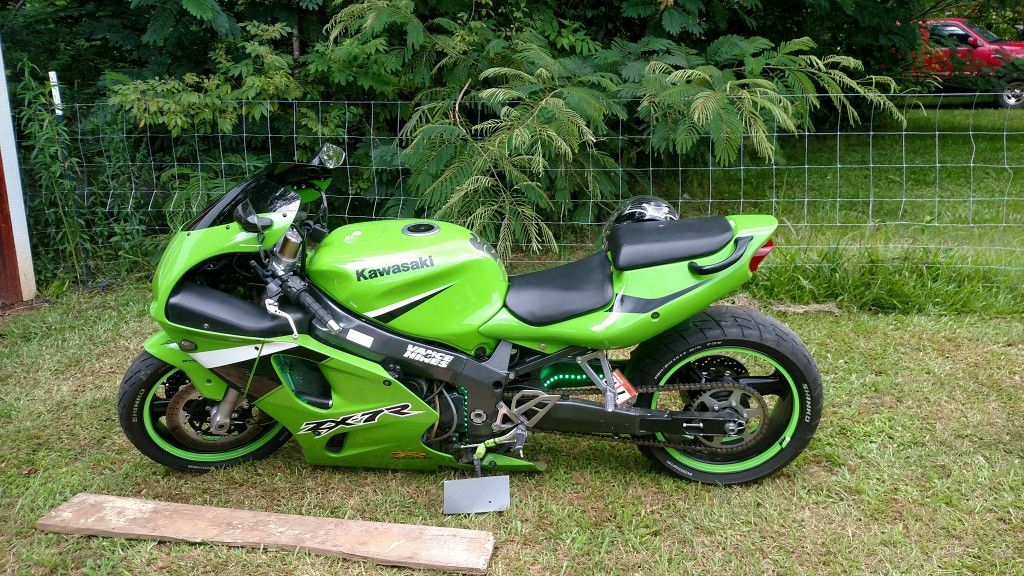 03 zx7r stretched and lowered nice!!!!!!!!!!!26000 miles!!! for