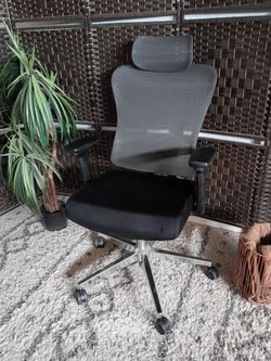Reclining Office Swivel Chair in Black