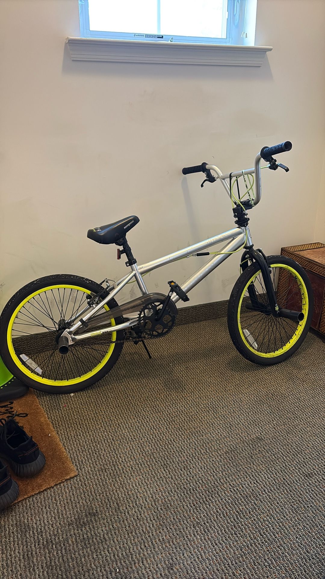 20 inch mongoose box bike. Brakes don’t work need new ones. Other than that it’s good