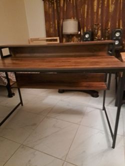Used desk Good Condition