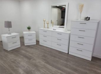 Dresser With Mirror Chest And Two Nightstand // Cómoda Con Espejo Gavetero Y Dos Mesitas De Noche