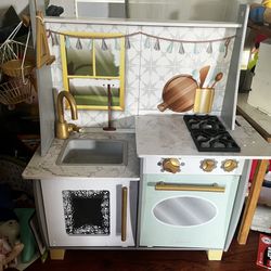 Play Toy Kitchen 